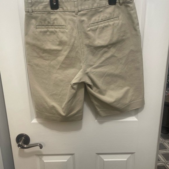 Liz Claiborne short khaki size 10 long shorts - Picture 9 of 9